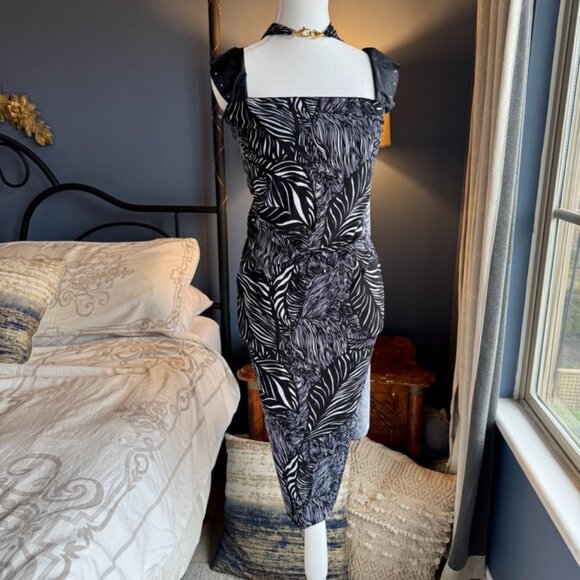 Black and White Zebra Palm Print Swim Cover Up Sarong w Gold Clasp - Picture 6 of 10